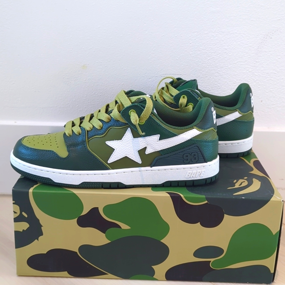 A Bathing Ape Bape star BAPE SK8 STA in Army Green